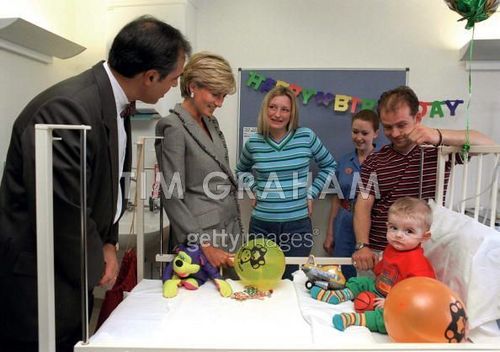  Diana Visits Children Hospital