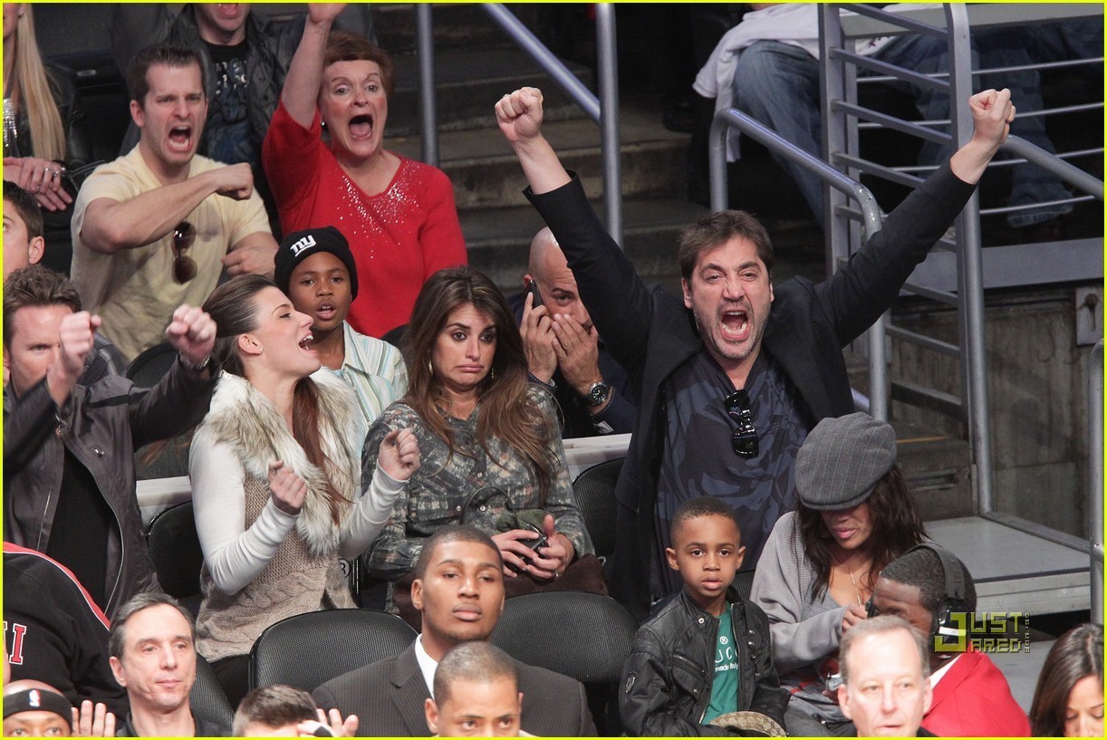 Javier Bardem: Lakers Game with Pregnant Penelope!