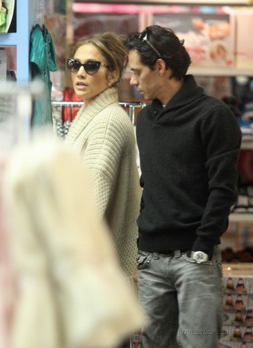  Jennifer & Marc Shopping at Kitson Kids 12/22/10