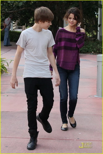  Justin Bieber and Selena Gomez in Miami