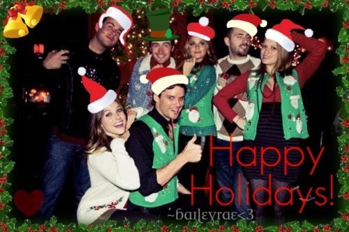  Merry Natale from the cast!