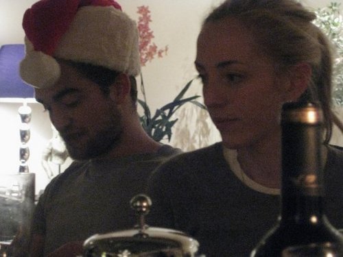  New/Old pic of Rob and his sister on 圣诞节