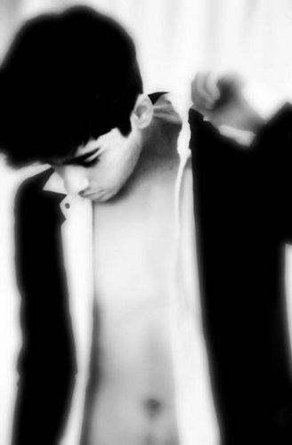  Sizzling Hot Zayn Doing A Phootshot (He Owns My moyo & Always Will) Those Spakling Coco Eyes :) x