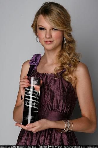 Taylor Swift - Photoshoot #060: Young Hollywood Awards portraits (2008)
