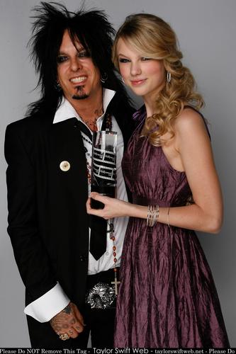  Taylor تیز رو, سوئفٹ - Photoshoot #060: Young Hollywood Awards portraits (2008)