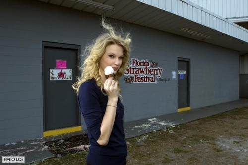  Taylor cepat, swift - Photoshoot #074: Blender (2009)