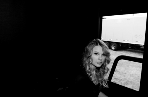  Taylor সত্বর - Photoshoot #074: Blender (2009)