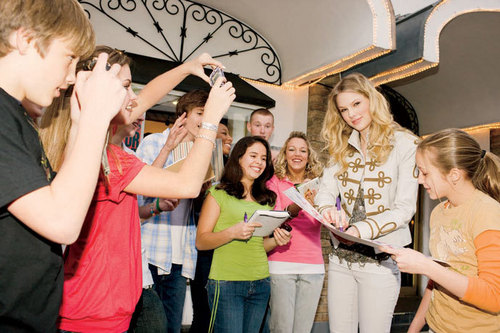 Taylor Swift - Photoshoot #084: Teen Vogue (2009)