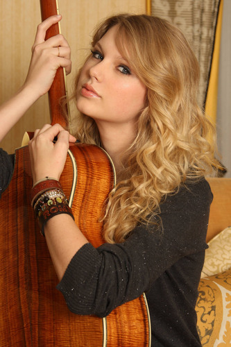 Taylor Swift - Photoshoot #098: Wayne Starr (2009)