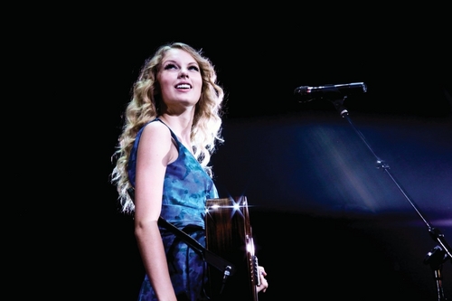  Taylor تیز رو, سوئفٹ - Photoshoot #101: Fearless Tour (2009)