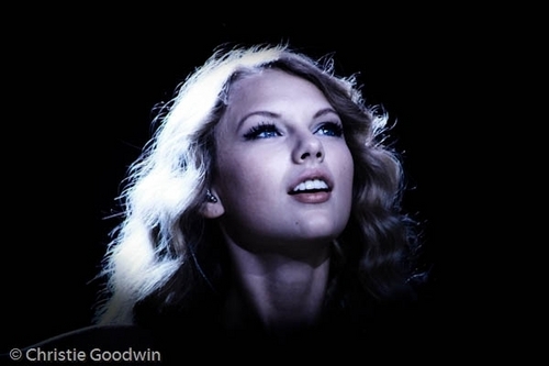  Taylor veloce, swift - Photoshoot #101: Fearless Tour (2009)