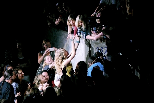  Taylor 迅速, 斯威夫特 - Photoshoot #101: Fearless Tour (2009)