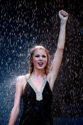 Taylor Swift - Photoshoot #101: Fearless Tour (2009)