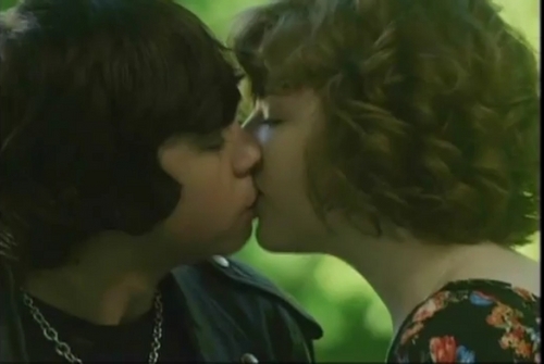  Claire and Eli baciare