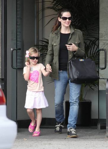  Jen & violeta out & about in L.A. 12/23/10