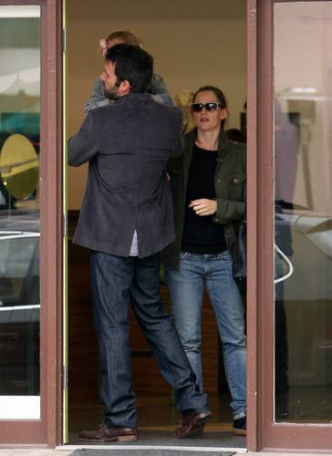 Jen & 紫色, 紫罗兰色 out & about in L.A. 12/23/10