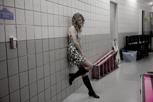  Taylor تیز رو, سوئفٹ - Photoshoot #106: TIME (2010)