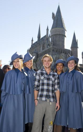  Tom visits Wizarding World of Harry Potter
