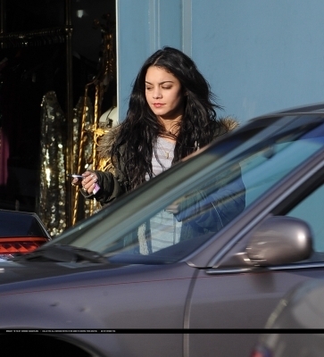  Vanessa out in Melrose Avenue