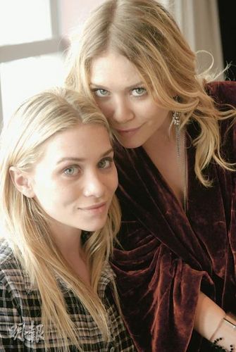  Ashley and Mary-Kate Olsen