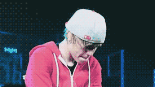  Aww poor Justin. :(