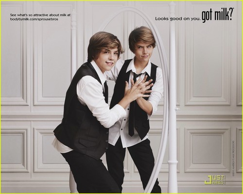  Cole and Dylan lookin hot in a susu commercial!!<3