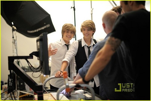 Cole and Dylan lookin hot in a milk commercial!!<3