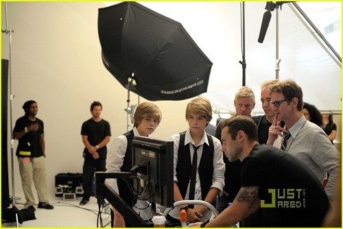  Cole and Dylan lookin hot in a молоко commercial!!<3