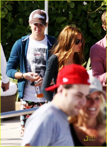  Tom Felton and Jade Olivia in South plage