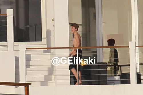  shirtless Justin