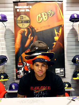  Chris Brown lookin cute