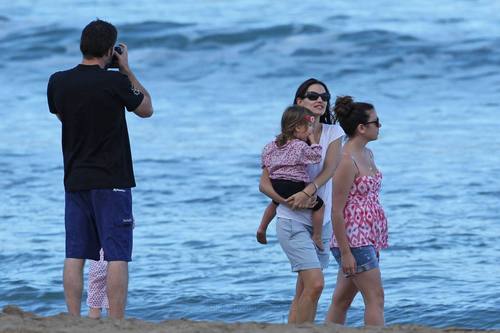  Jen & Ben in Hawaii with their daughters!