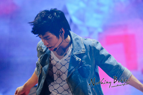 Jonghyun at SHINee The 1st کنسرٹ in Korea 110101