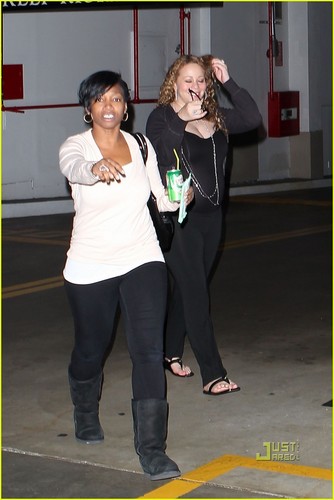  Mariah out & about in L.A. 1/6/11