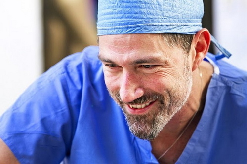 Matthew Fox Working with ‘Operation Smile India’ 14.12.2010