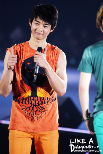  Minho at SHINee The 1st konser in jepang 101226