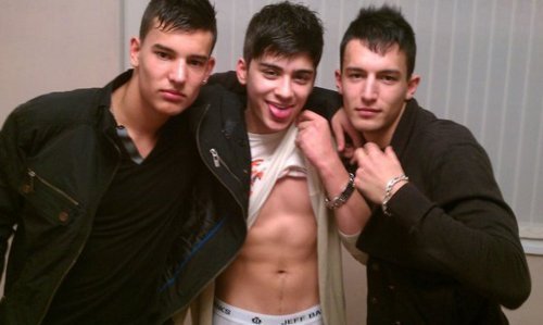  Sizzling Hot Zayn Leaves Me Breathless (Here Wiv Sum M8s, Look At Those Abbs) 100% Real :) x