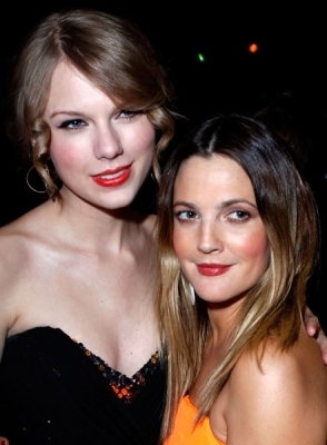  Taylor @ CoverGirl 50th Anniversary Party