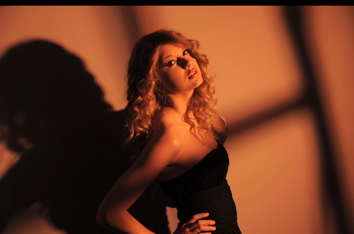  Taylor সত্বর - Photoshoot #119: USA Today (2010)