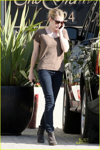  Emma out in Los Angeles (January 10).