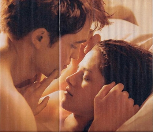  Entertainment Weekly Scans Of ‘Breaking Dawn’ photo & Article!
