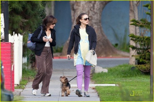  Natalie Portman: Square One Stroll