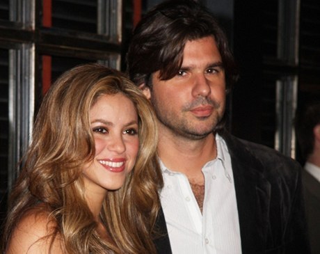  nyota Gazing: She's single: Shakira separates from boyfriend