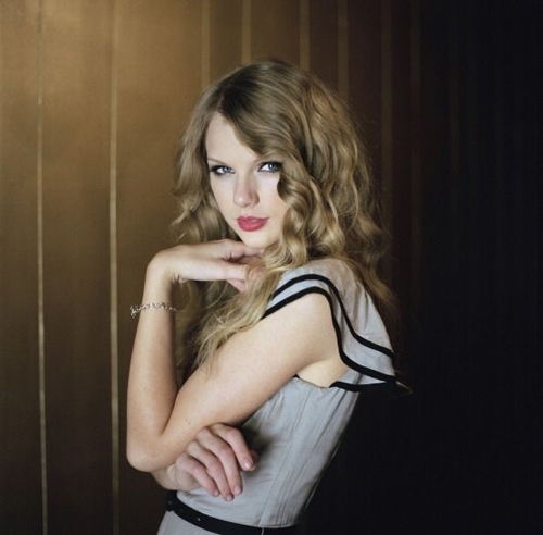  Taylor 빠른, 스위프트 - Photoshoot #123: The Independent (2010)