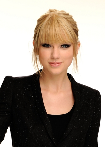 Taylor Swift - Photoshoot #129: 2010 AMAs portraits