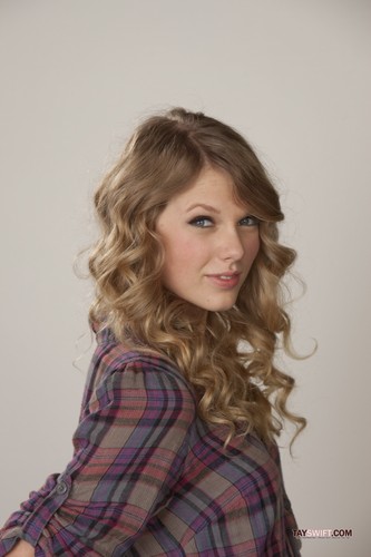 Taylor Swift - Valentine's Day promoshoot (2010)