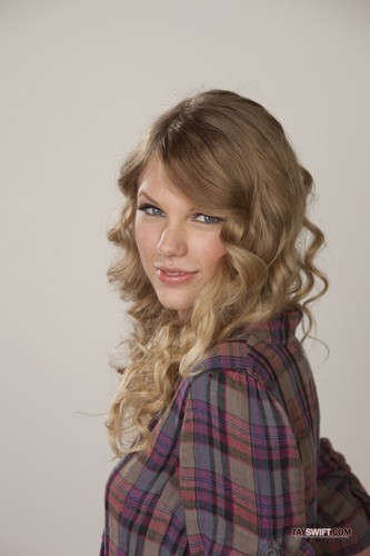 Taylor Swift - Valentine's Day promoshoot (2010)