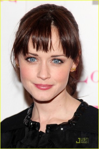  Alexis Bledel@500th Love, Loss, and What I Wore performance