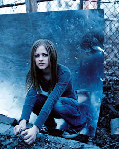 Avril Lavigne - Photoshoot #002: Complicated promo (2002)