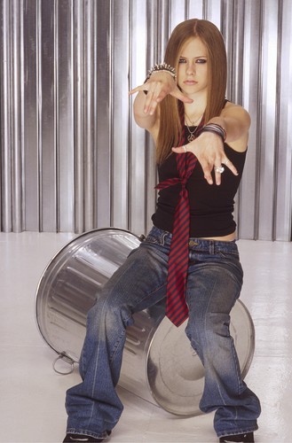  Avril Lavigne - Photoshoot #006: Anthony Cutajar (2002)